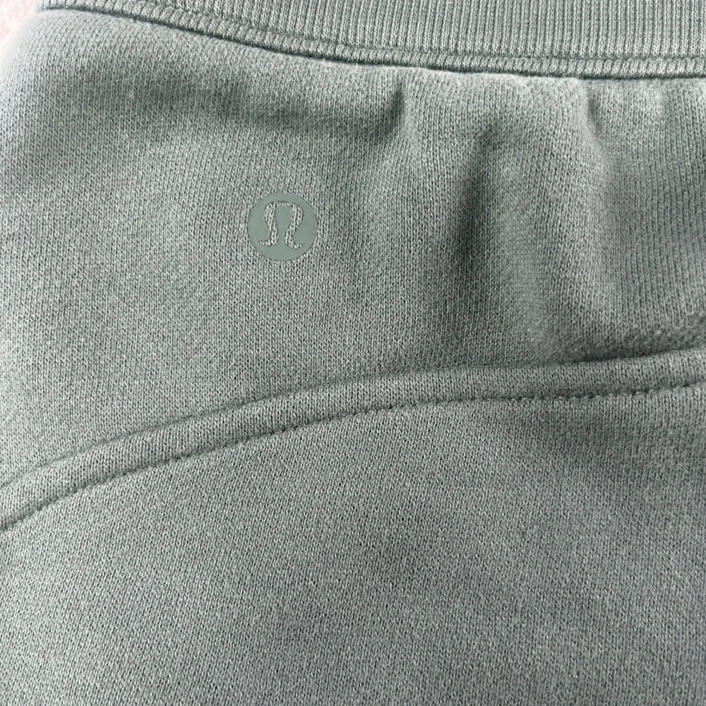 Lululemon Scuba High-Rise Shorts 5 Sage Green Fleece LW7CBOS Size 4